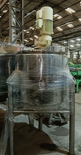 TANQUE EM AÇO INOX COM MISTURADOR, CAPACIDADE 450 LITROS
