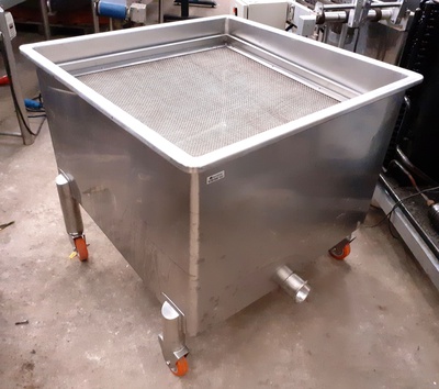 Caixa em aço inox, 300 litros