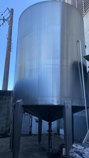 TANQUE EM AÇO INOX  COM CAPACIDADE 25.000 LITROS