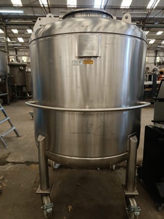 TANQUE EM AÇO INOX 316, CAPACIDADE 1.270 LITROS