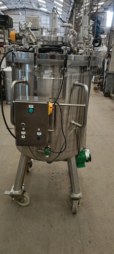 TANQUE EM AÇO INOX 316, CAP 256 LITROS